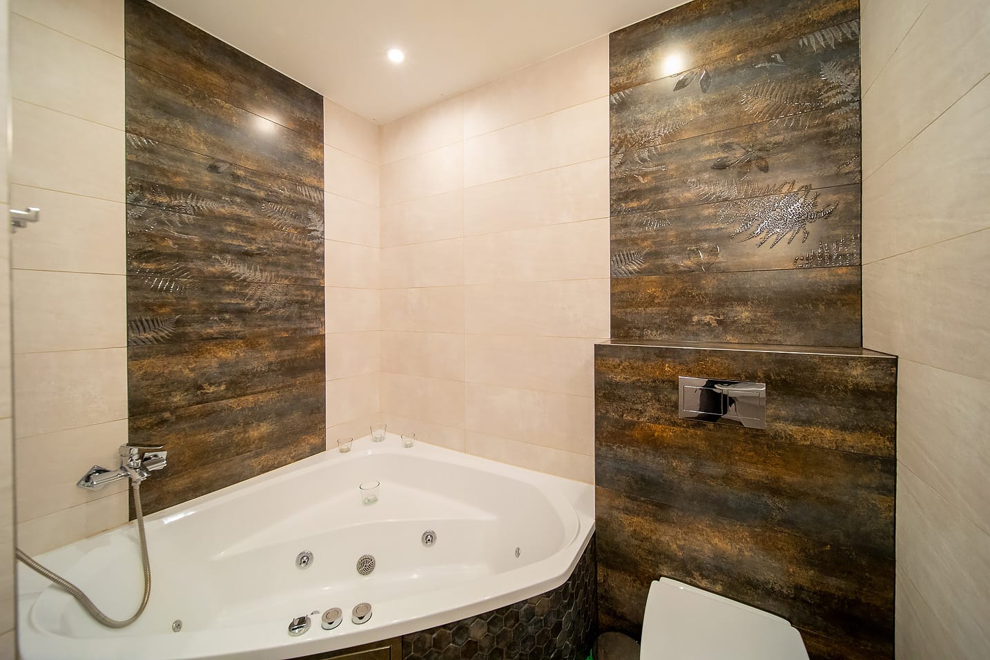 BORSUCZYNA WANNA Z HYDROMASAZEM